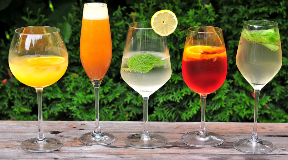 Leto s drinkom na terase 